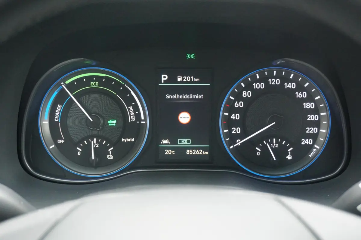 1.6 GDI HEV Premium * DEALDER ONDERHOUDEN * + KEYLESS / LEDER / STOELVENTILATIE / CAMERA / HUD