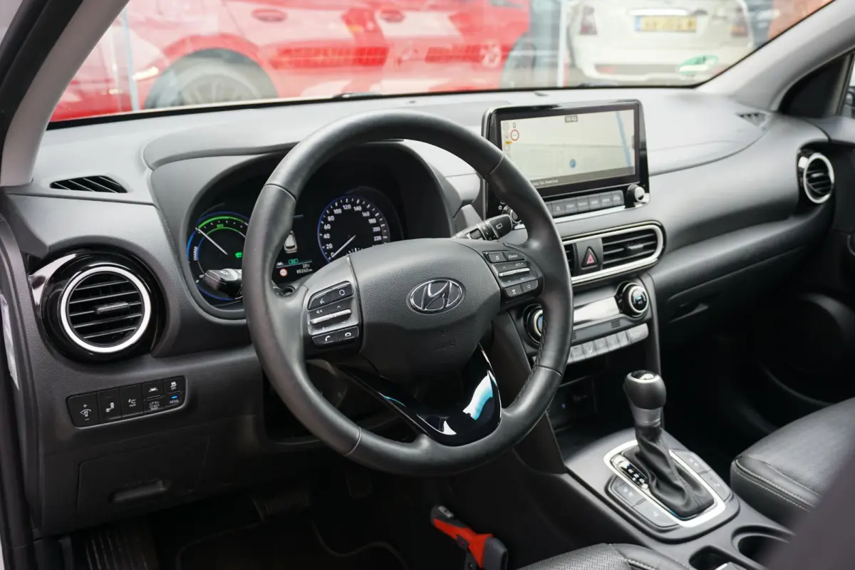 1.6 GDI HEV Premium * DEALDER ONDERHOUDEN * + KEYLESS / LEDER / STOELVENTILATIE / CAMERA / HUD