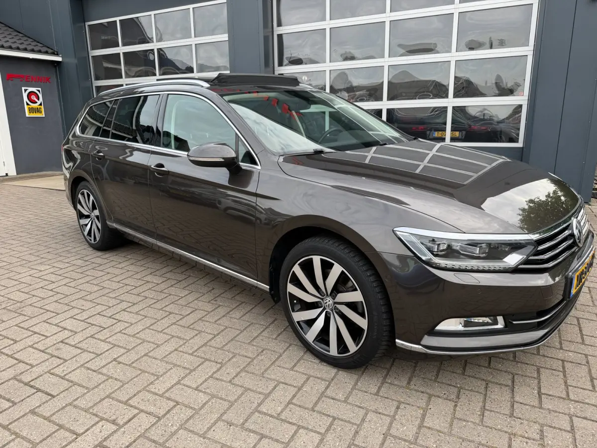 1.4 TSI ACT Highline Business R / Pano / Massage / Camera / Sportleder / Trekhaak / Zeer mooie auto !