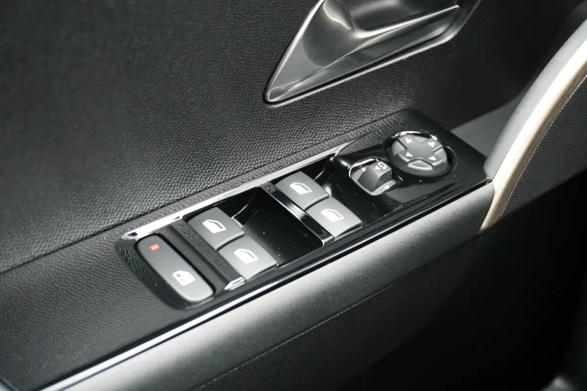 Edizione Limitata 51 kWh + 360° CAMERA / DODEHOEK / BEKLEDING FLUWEEL / SFEERVERLICHTING