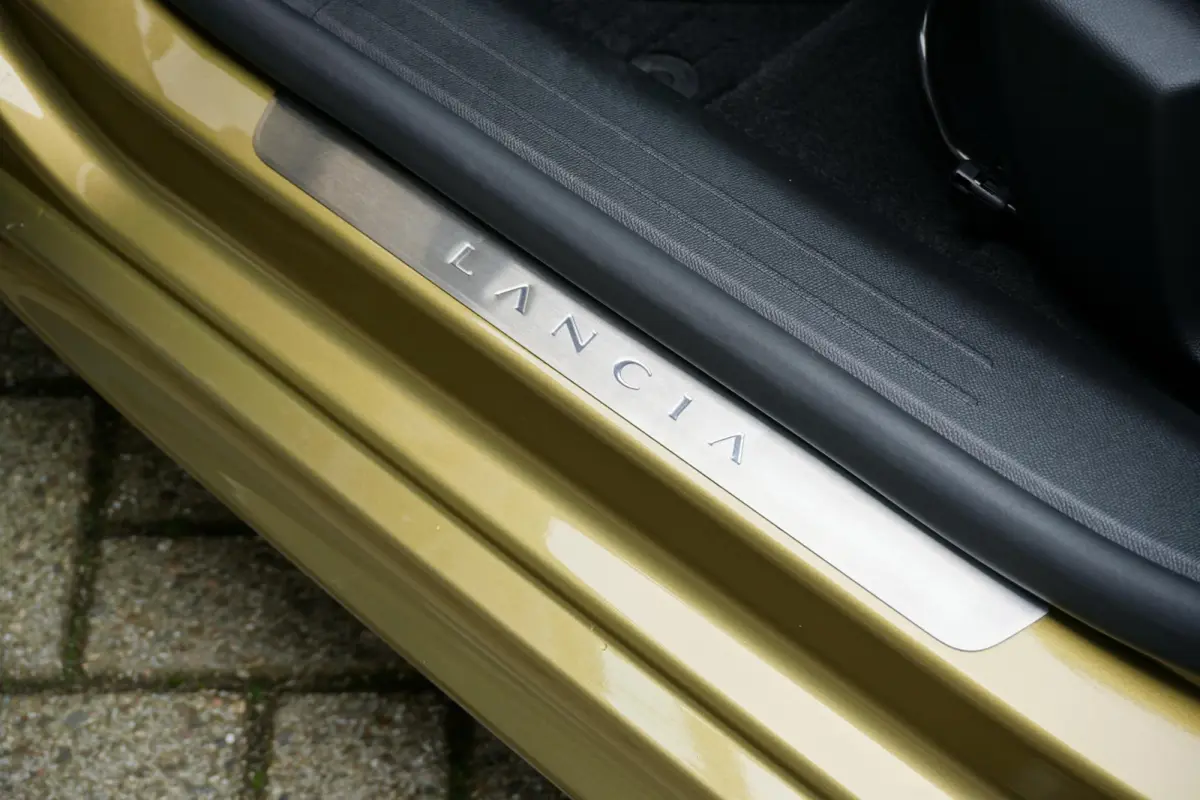 Edizione Limitata 51 kWh + 360° CAMERA / DODEHOEK / BEKLEDING FLUWEEL / SFEERVERLICHTING