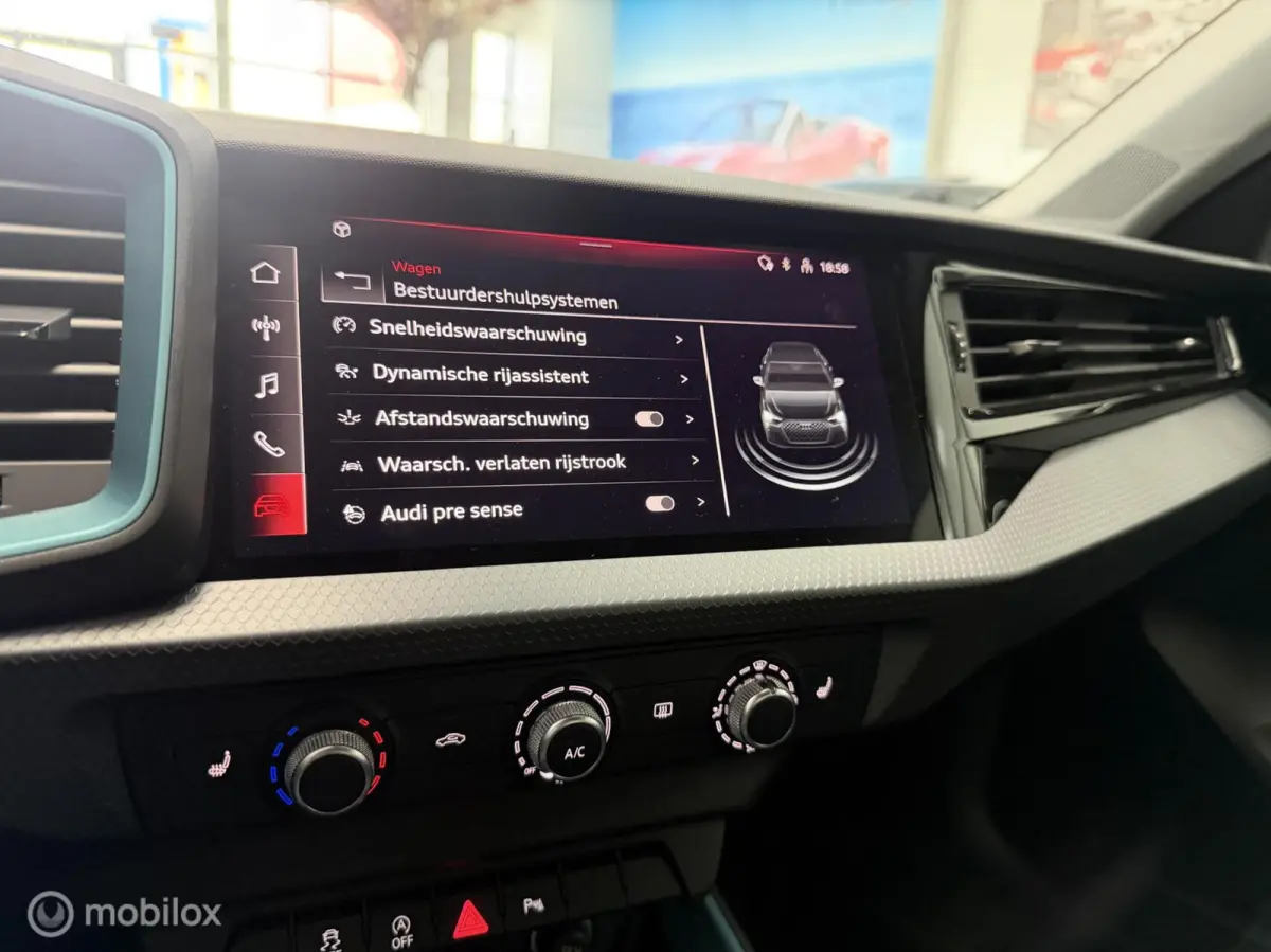 1.0 TFSI AUTOMAAT AMBIENTE 56DKM! HATCHBACK