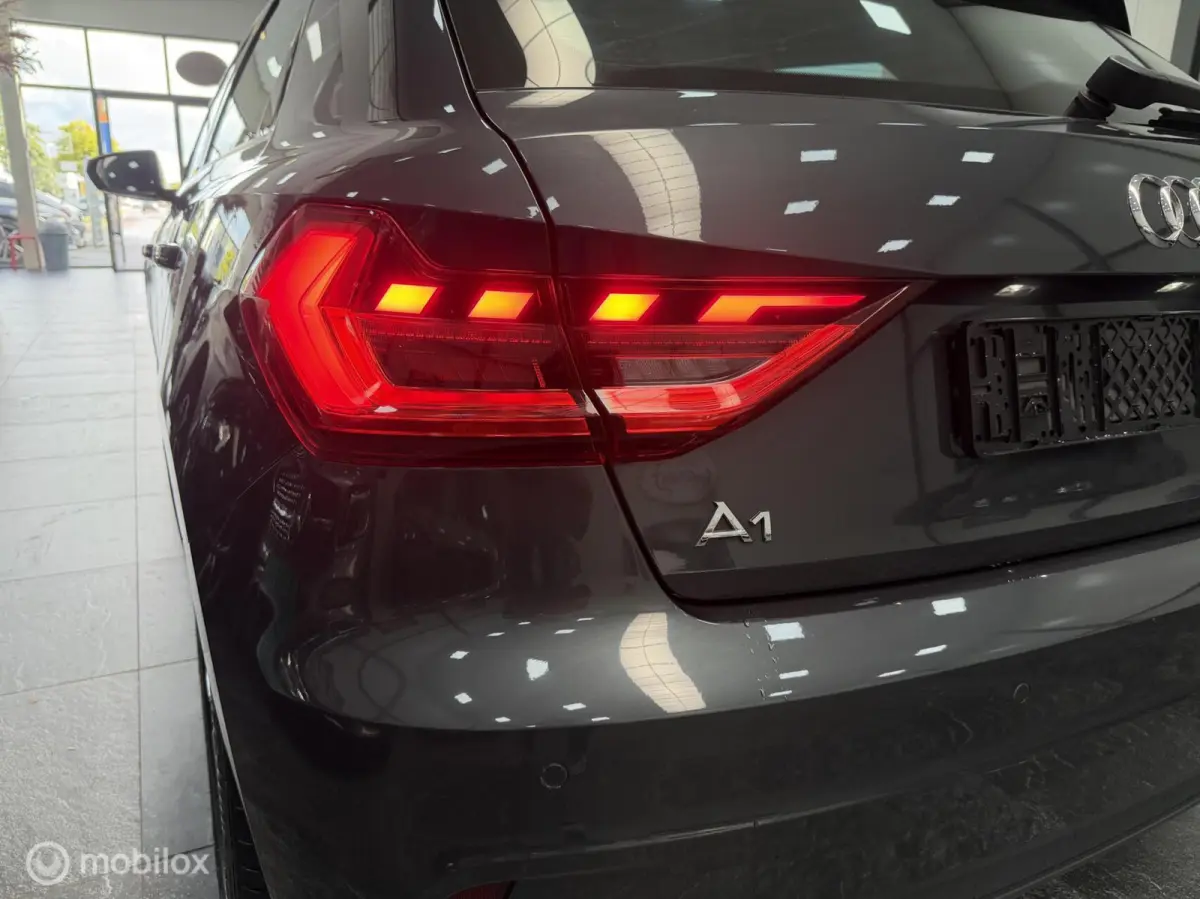 1.0 TFSI AUTOMAAT AMBIENTE 56DKM! HATCHBACK