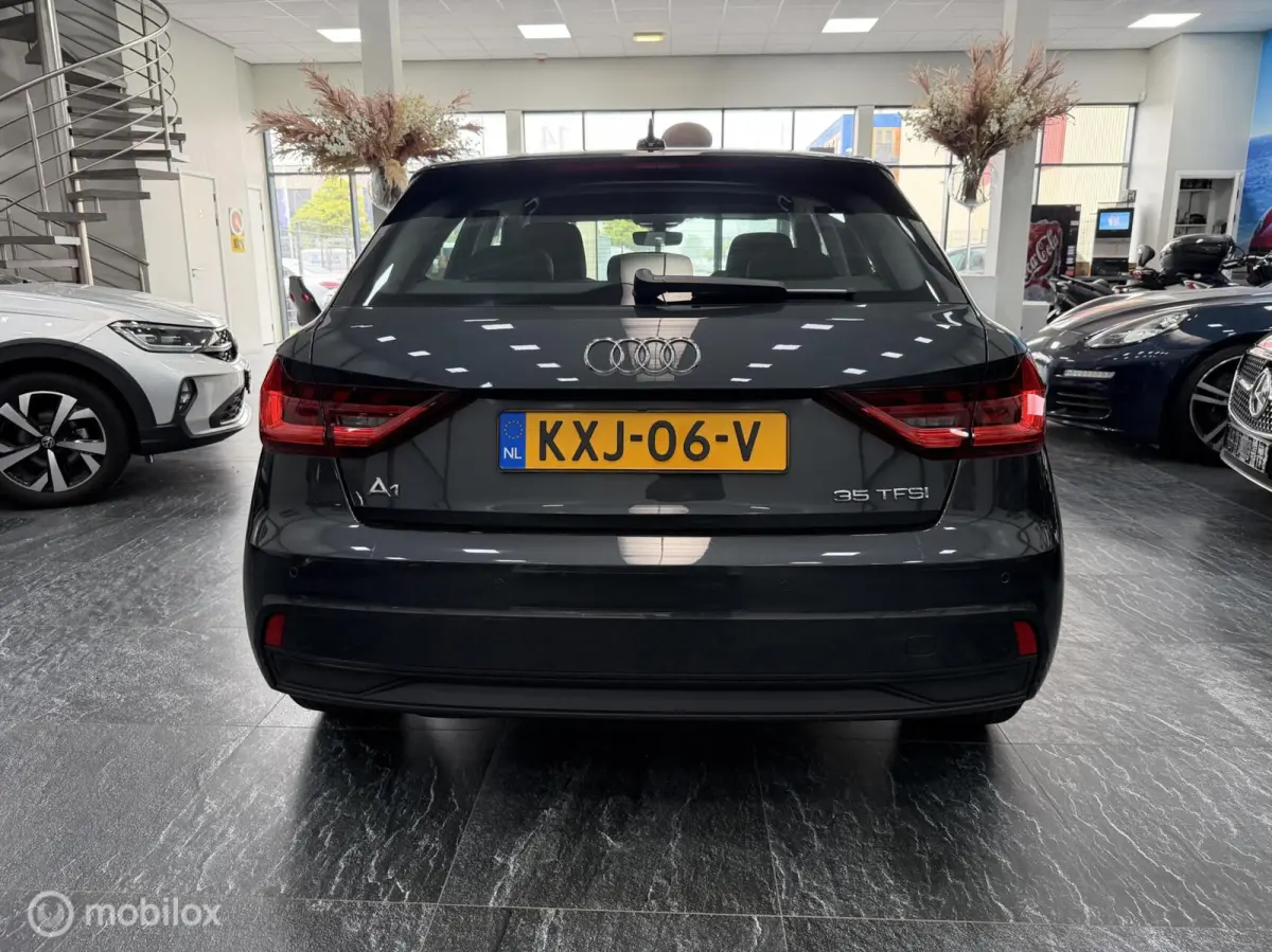 1.0 TFSI AUTOMAAT AMBIENTE 56DKM! HATCHBACK