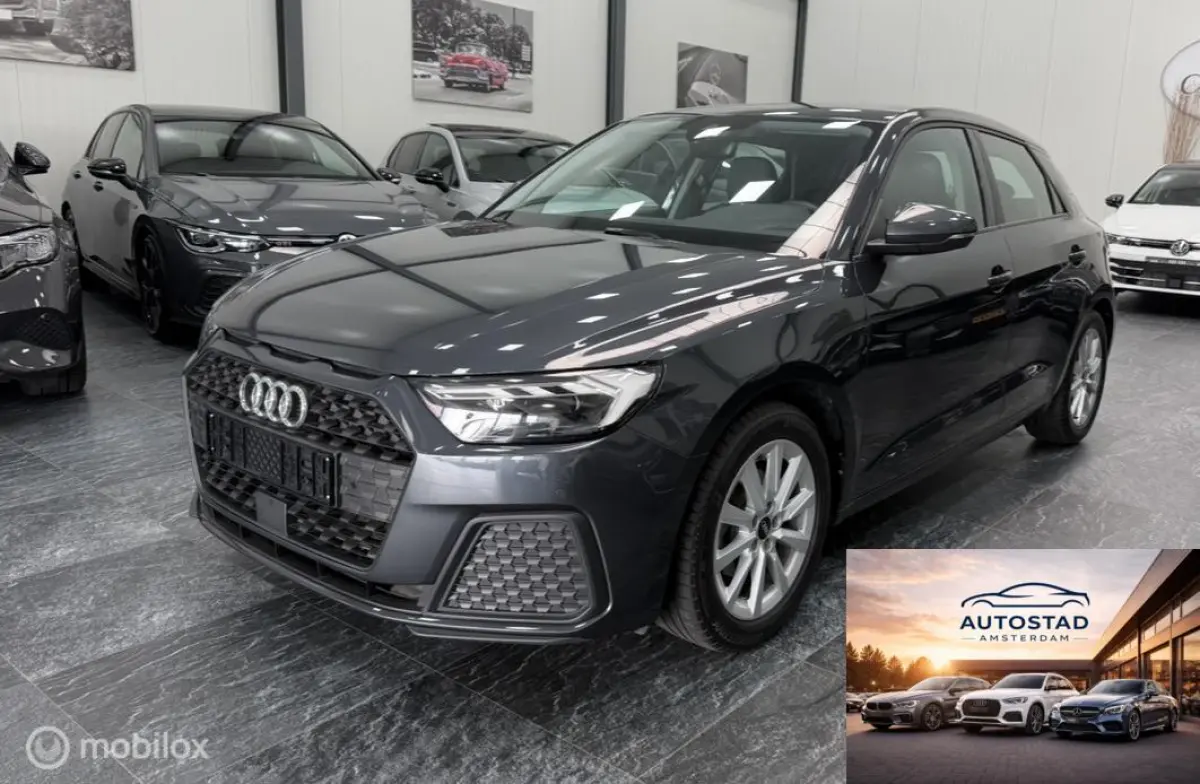 1.0 TFSI AUTOMAAT AMBIENTE 56DKM! HATCHBACK