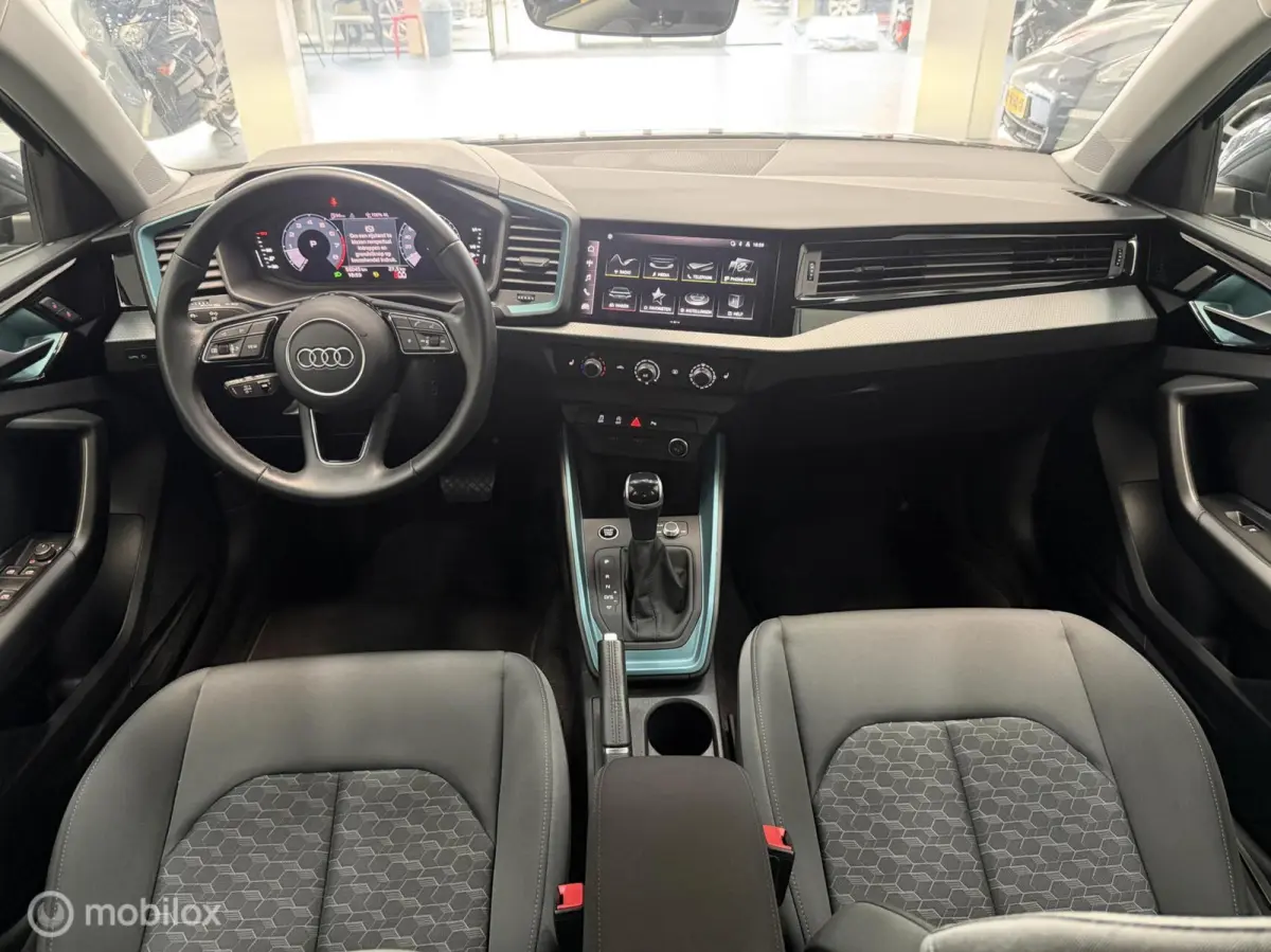 1.0 TFSI AUTOMAAT AMBIENTE 56DKM! HATCHBACK