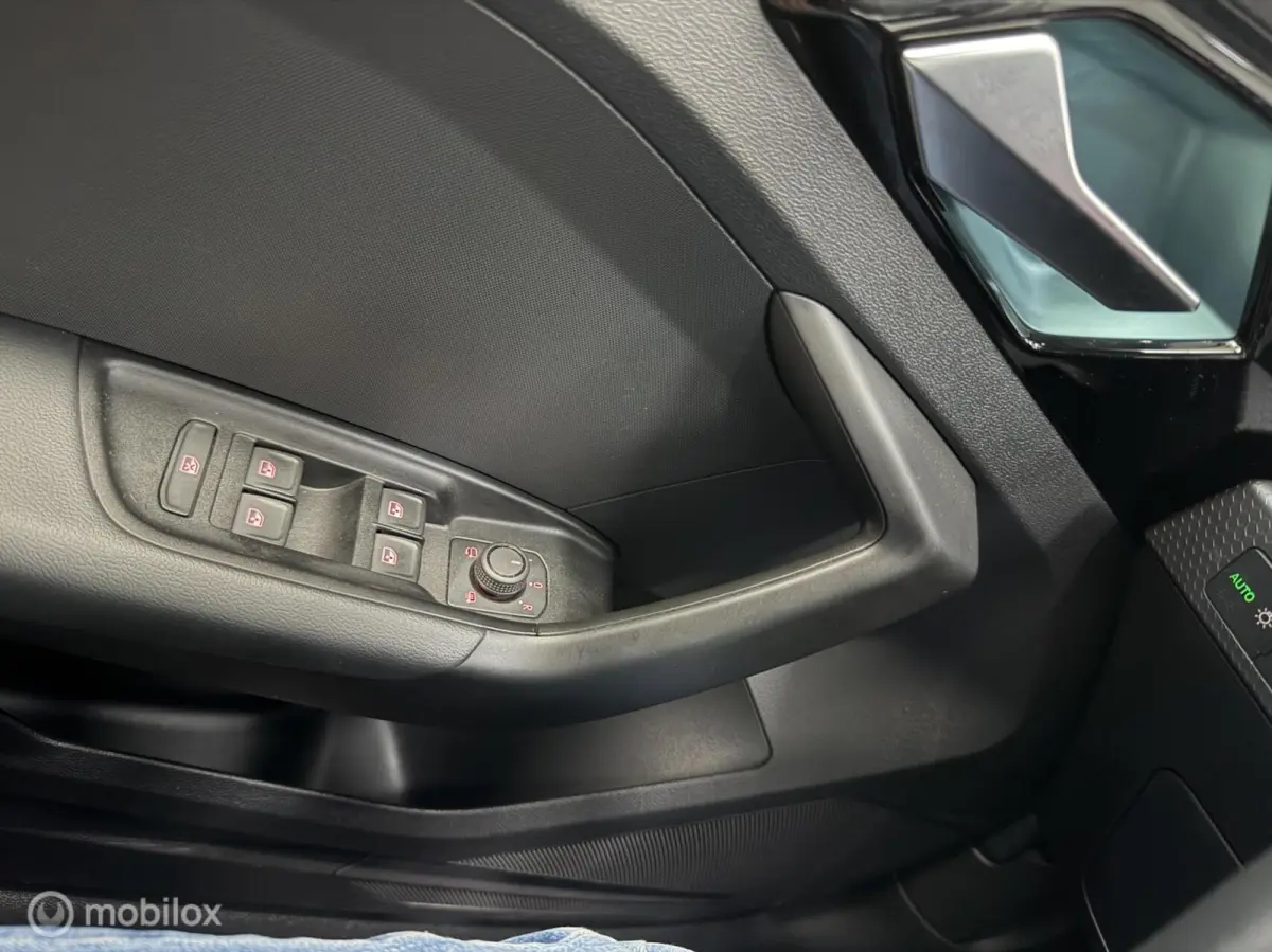 1.0 TFSI AUTOMAAT AMBIENTE 56DKM! HATCHBACK