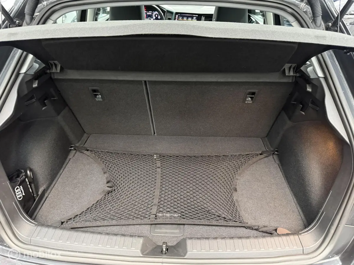1.0 TFSI AUTOMAAT AMBIENTE 56DKM! HATCHBACK