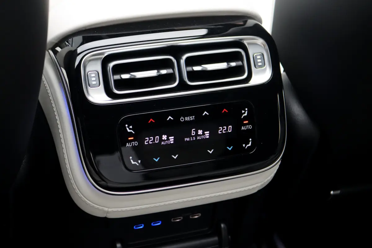 580 e 4MATIC Lang AMG Line | Manufaktur | Airmatic | Chauffeurspakket | Achterasbesturing | Augmented HUD | Distronic+ | Burmester | Exclusief Nappa Leder | 3D-Display | Vlakkenverwarming | 