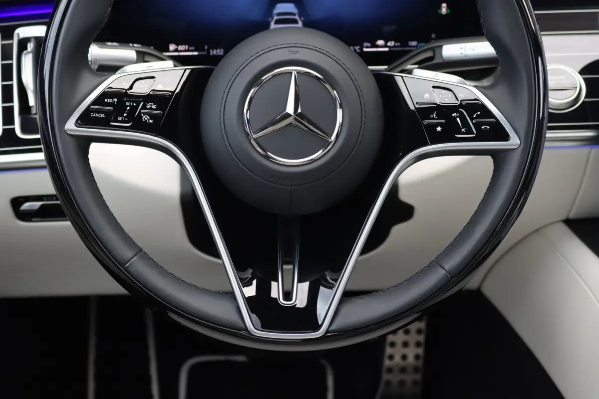 580 e 4MATIC Lang AMG Line | Manufaktur | Airmatic | Chauffeurspakket | Achterasbesturing | Augmented HUD | Distronic+ | Burmester | Exclusief Nappa Leder | 3D-Display | Vlakkenverwarming | 