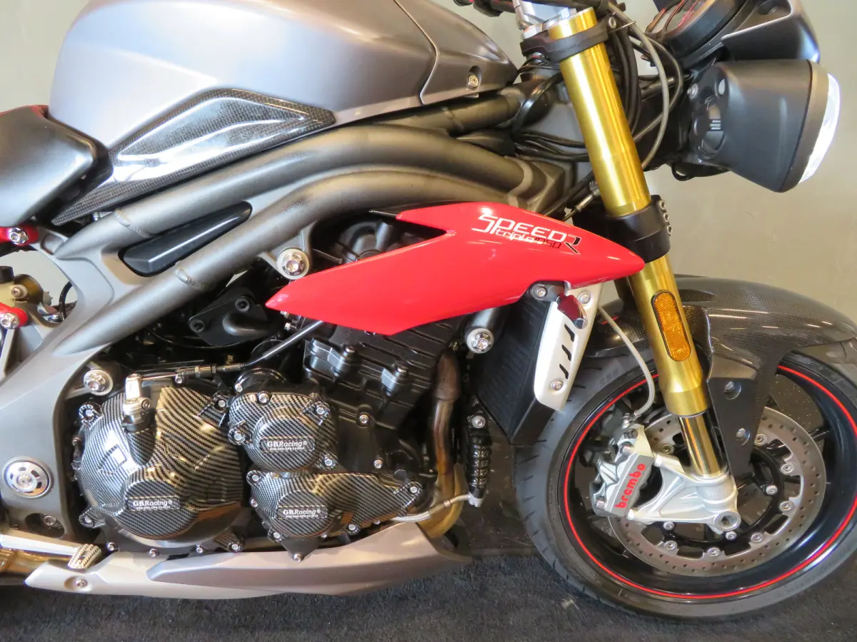R SPEEDTRIPLE MIVV