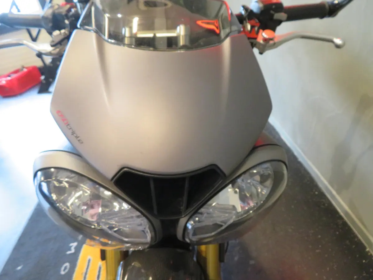 R SPEEDTRIPLE MIVV