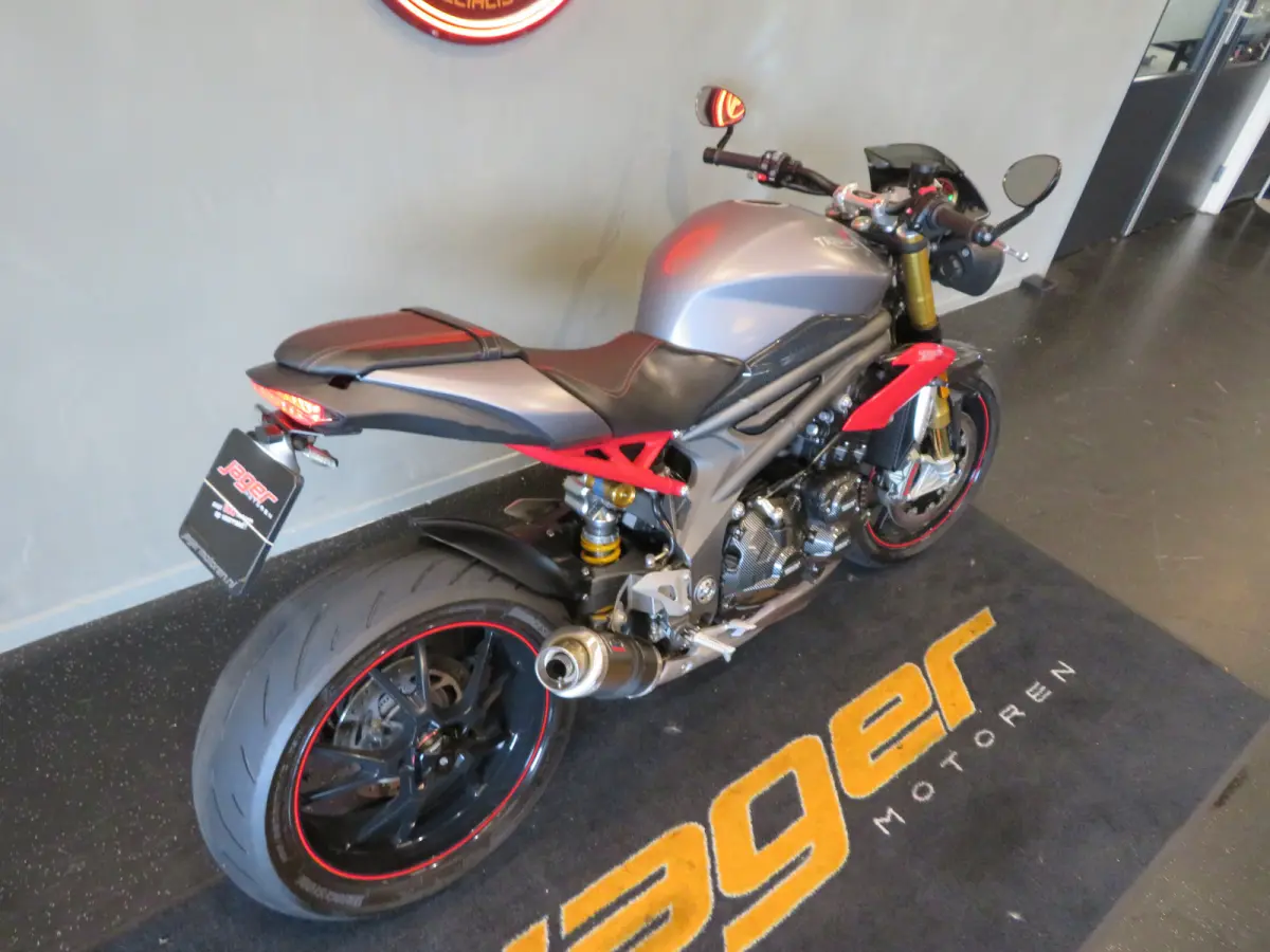 R SPEEDTRIPLE MIVV