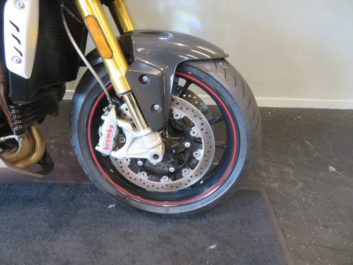 R SPEEDTRIPLE MIVV