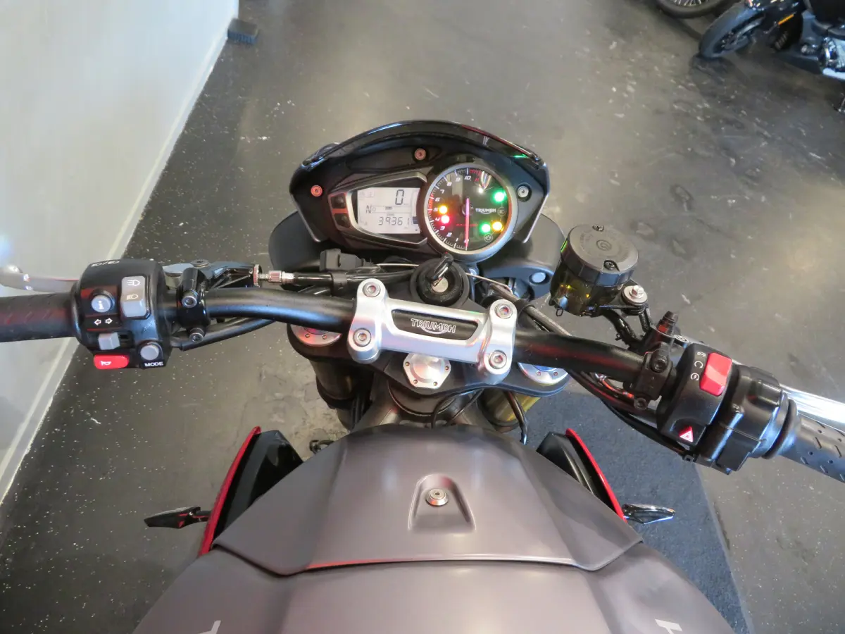 R SPEEDTRIPLE MIVV