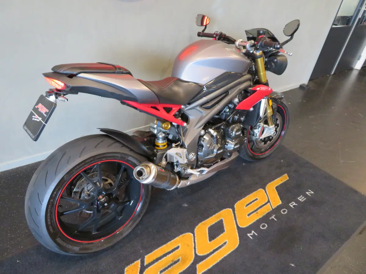 R SPEEDTRIPLE MIVV