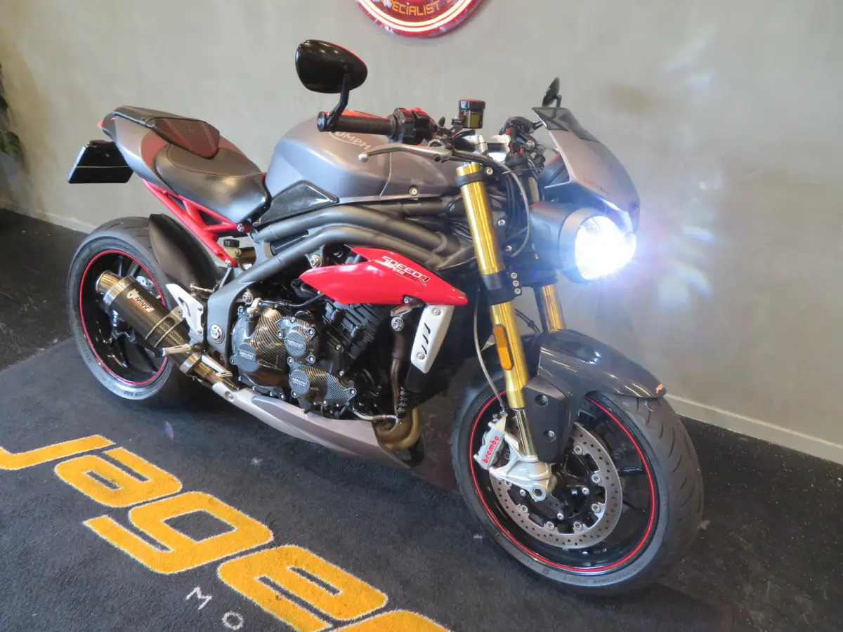 R SPEEDTRIPLE MIVV