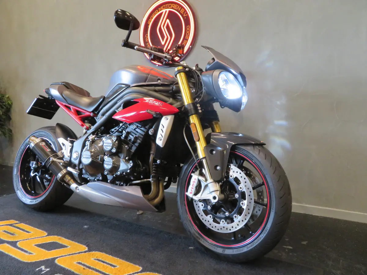 R SPEEDTRIPLE MIVV