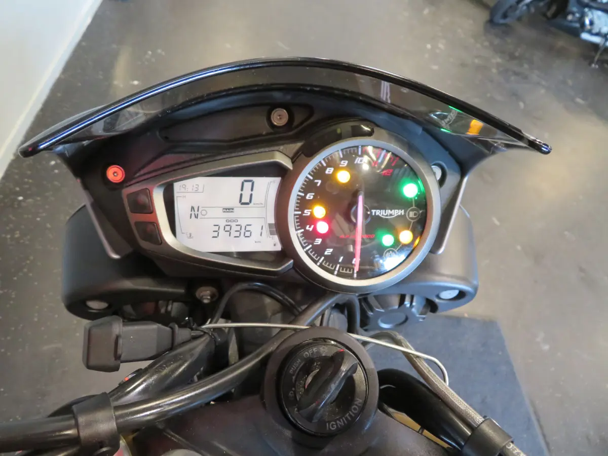 R SPEEDTRIPLE MIVV