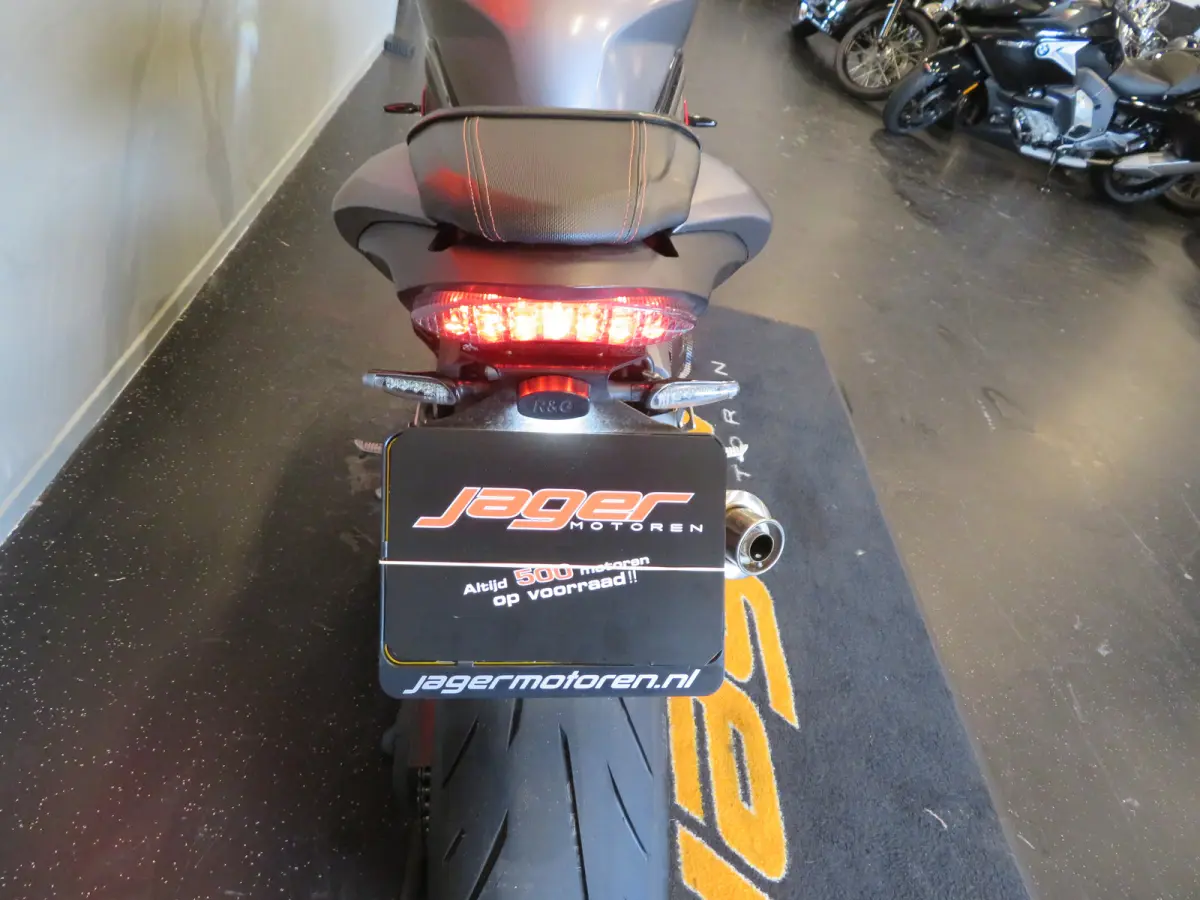 R SPEEDTRIPLE MIVV