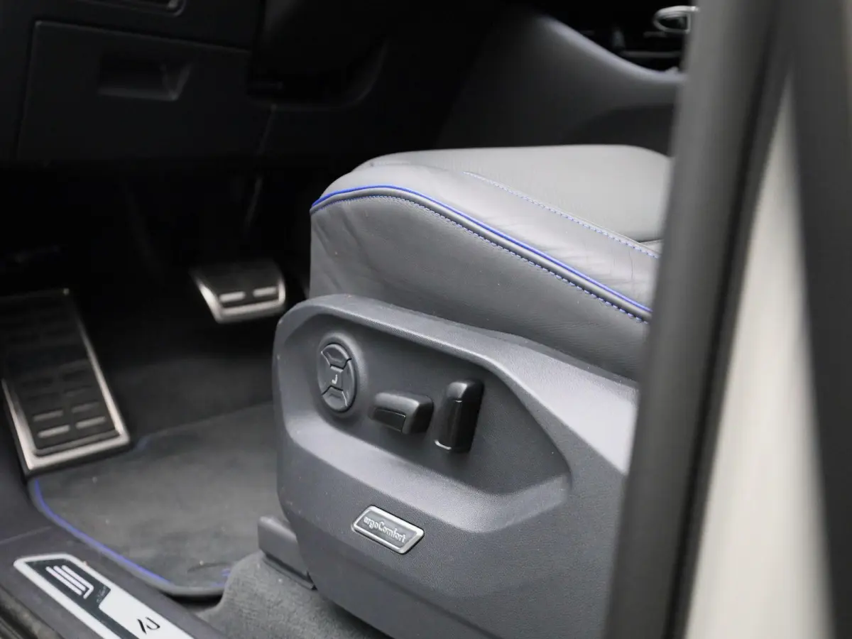 3.0 TSi eHybrid 4MOTION R Edition 462 PK| SoH 100% | V6 | Panoramadak | Leder Interieur | Luchtvering | Navigatie | Dodehoekdetectie | 360 Camera | Head-Updisplay | Stoelverwarming Voor & Ac