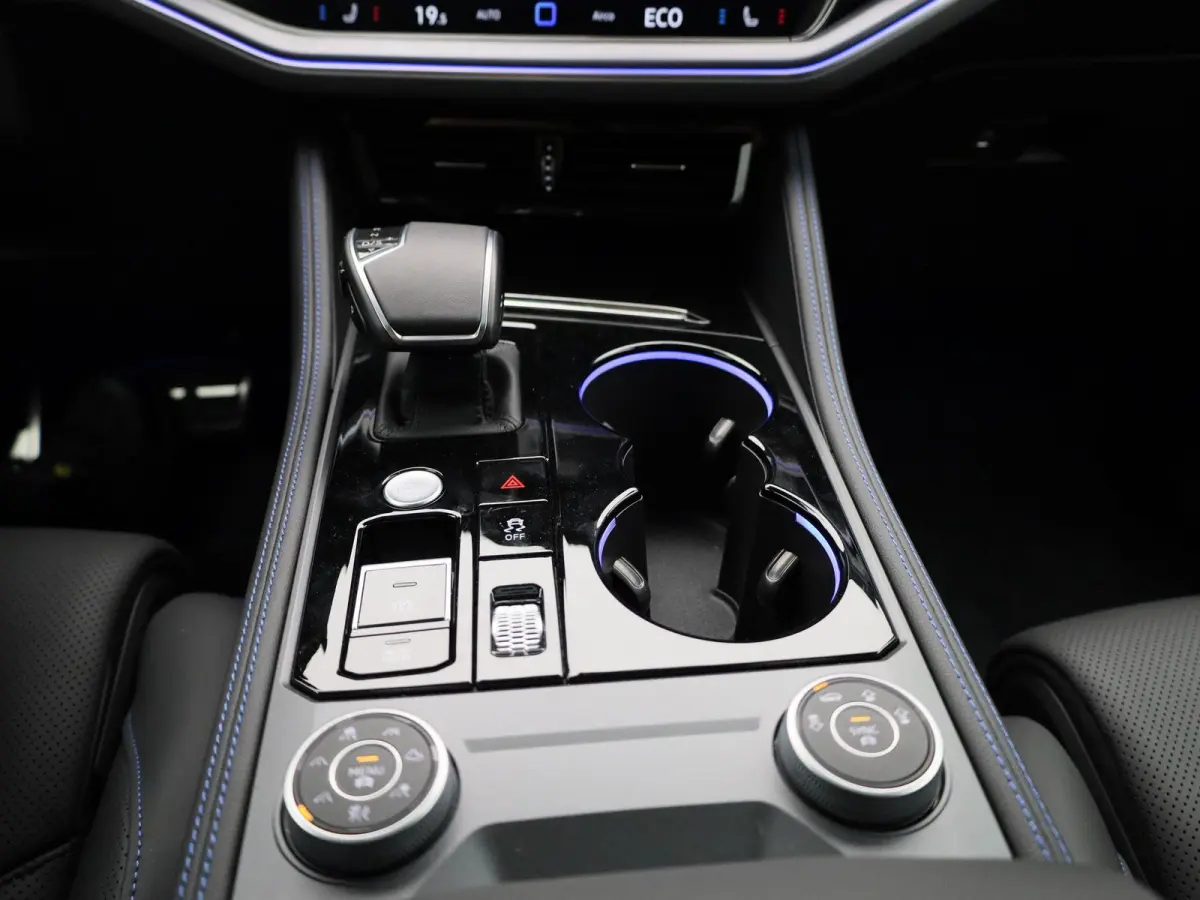 3.0 TSi eHybrid 4MOTION R Edition 462 PK| SoH 100% | V6 | Panoramadak | Leder Interieur | Luchtvering | Navigatie | Dodehoekdetectie | 360 Camera | Head-Updisplay | Stoelverwarming Voor & Ac