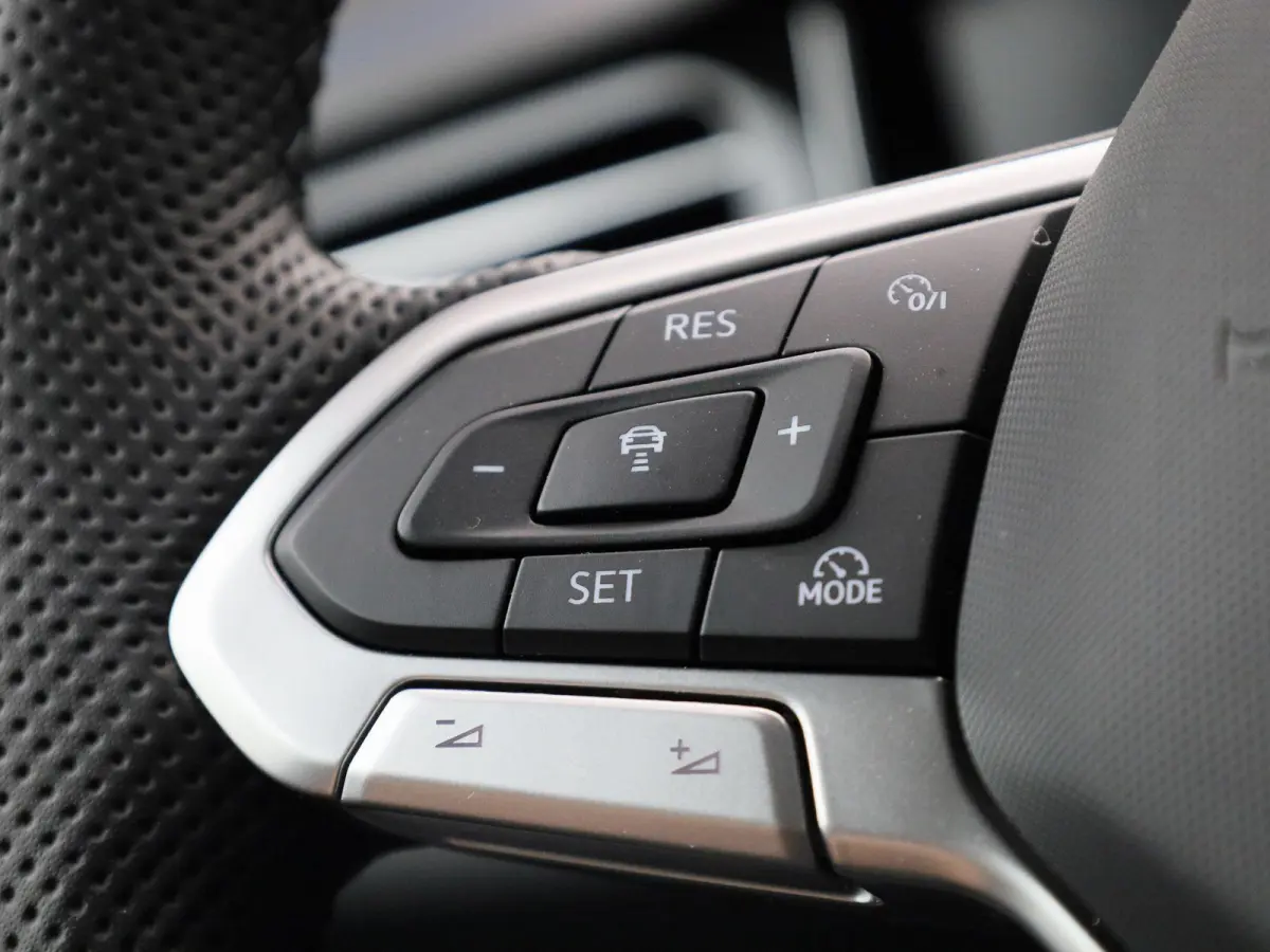 3.0 TSi eHybrid 4MOTION R Edition 462 PK| SoH 100% | V6 | Panoramadak | Leder Interieur | Luchtvering | Navigatie | Dodehoekdetectie | 360 Camera | Head-Updisplay | Stoelverwarming Voor & Ac