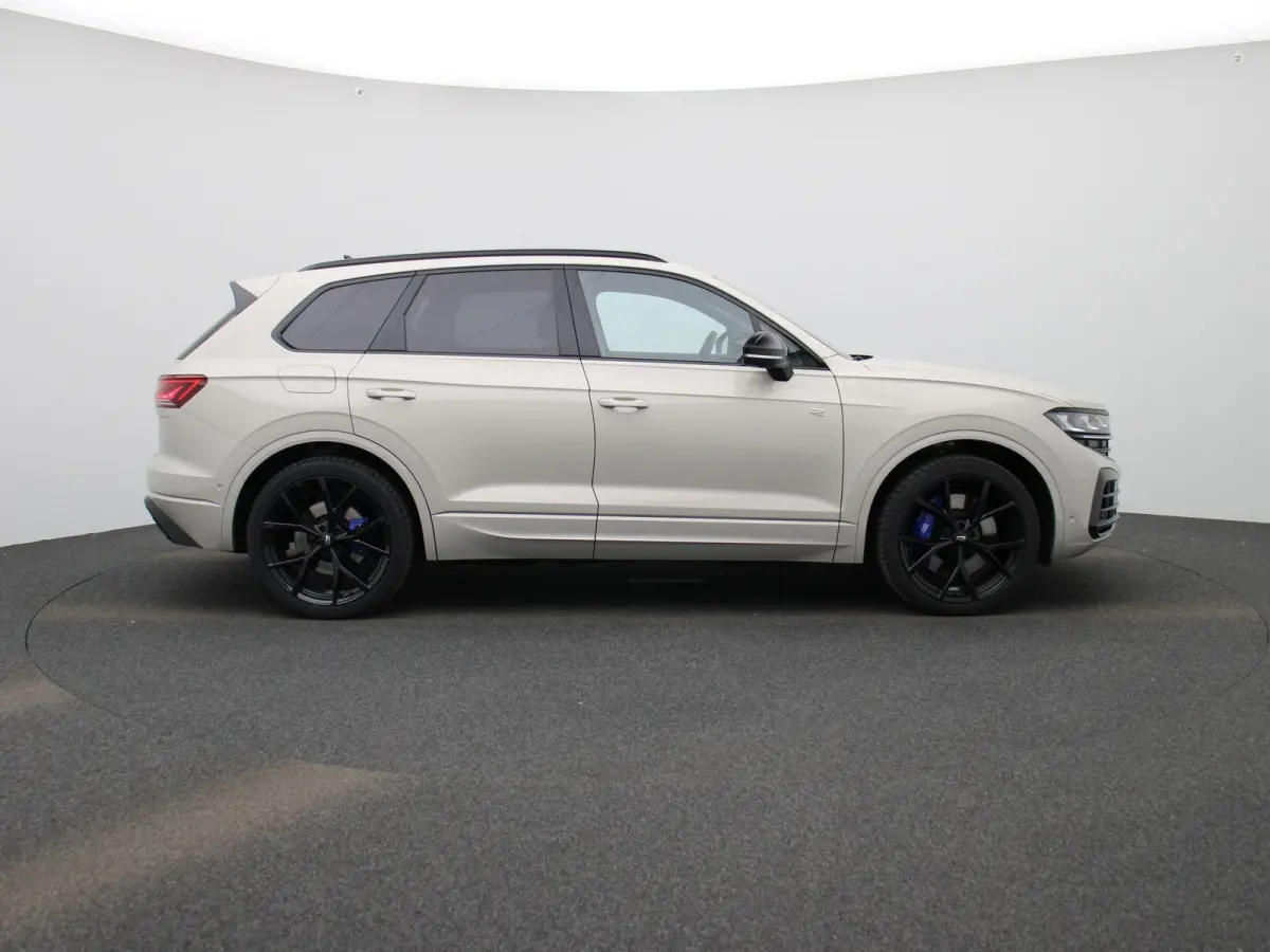 3.0 TSi eHybrid 4MOTION R Edition 462 PK| SoH 100% | V6 | Panoramadak | Leder Interieur | Luchtvering | Navigatie | Dodehoekdetectie | 360 Camera | Head-Updisplay | Stoelverwarming Voor & Ac