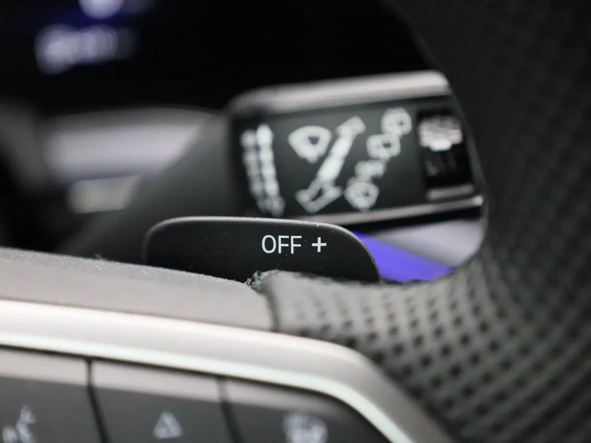 3.0 TSi eHybrid 4MOTION R Edition 462 PK| SoH 100% | V6 | Panoramadak | Leder Interieur | Luchtvering | Navigatie | Dodehoekdetectie | 360 Camera | Head-Updisplay | Stoelverwarming Voor & Ac