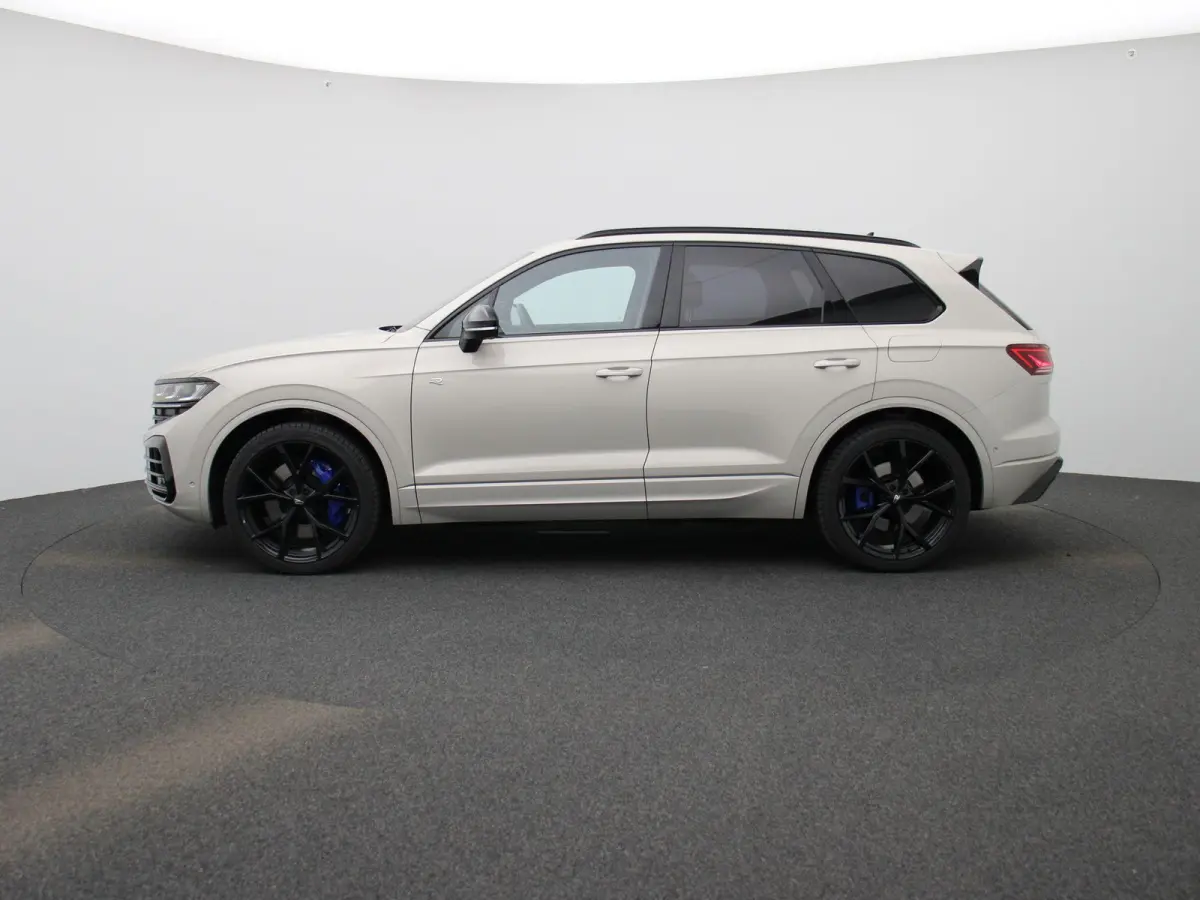 3.0 TSi eHybrid 4MOTION R Edition 462 PK| SoH 100% | V6 | Panoramadak | Leder Interieur | Luchtvering | Navigatie | Dodehoekdetectie | 360 Camera | Head-Updisplay | Stoelverwarming Voor & Ac