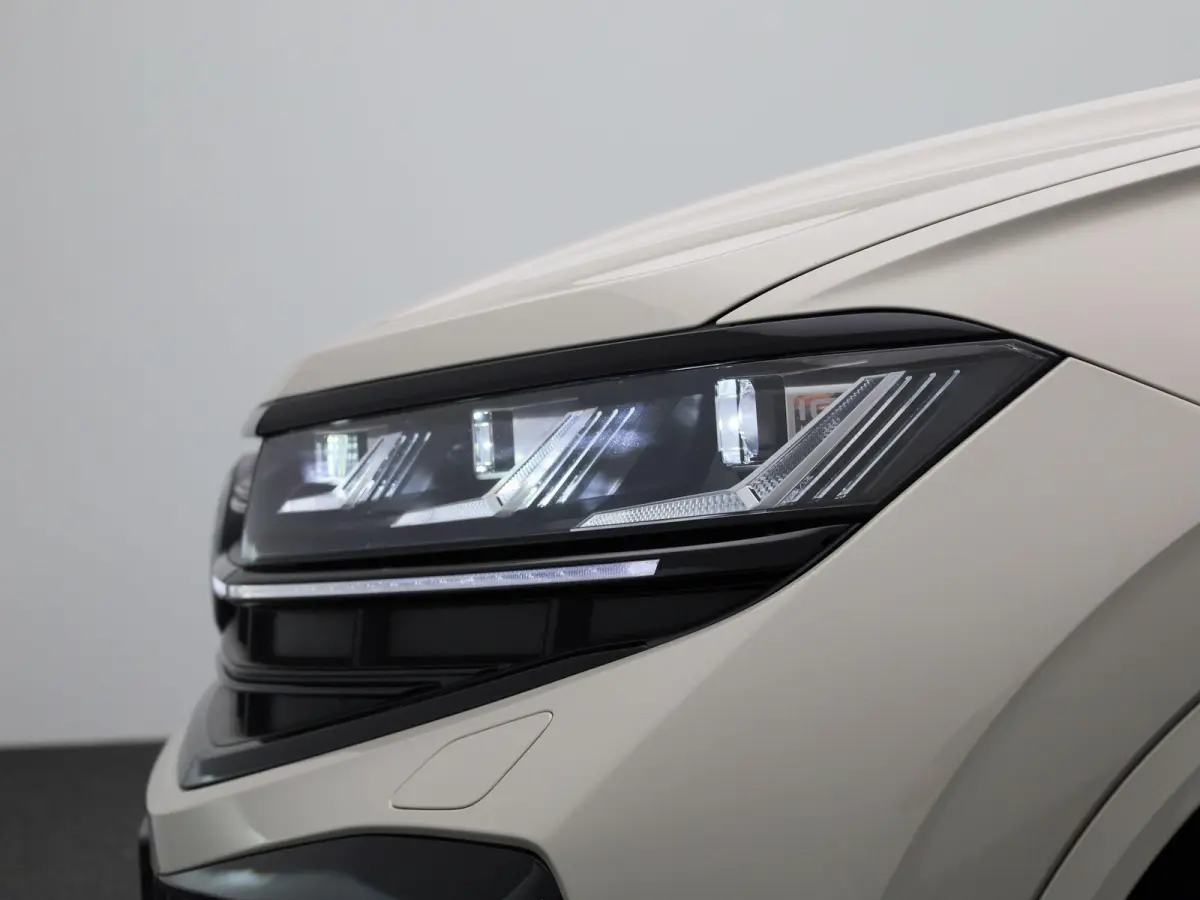 3.0 TSi eHybrid 4MOTION R Edition 462 PK| SoH 100% | V6 | Panoramadak | Leder Interieur | Luchtvering | Navigatie | Dodehoekdetectie | 360 Camera | Head-Updisplay | Stoelverwarming Voor & Ac