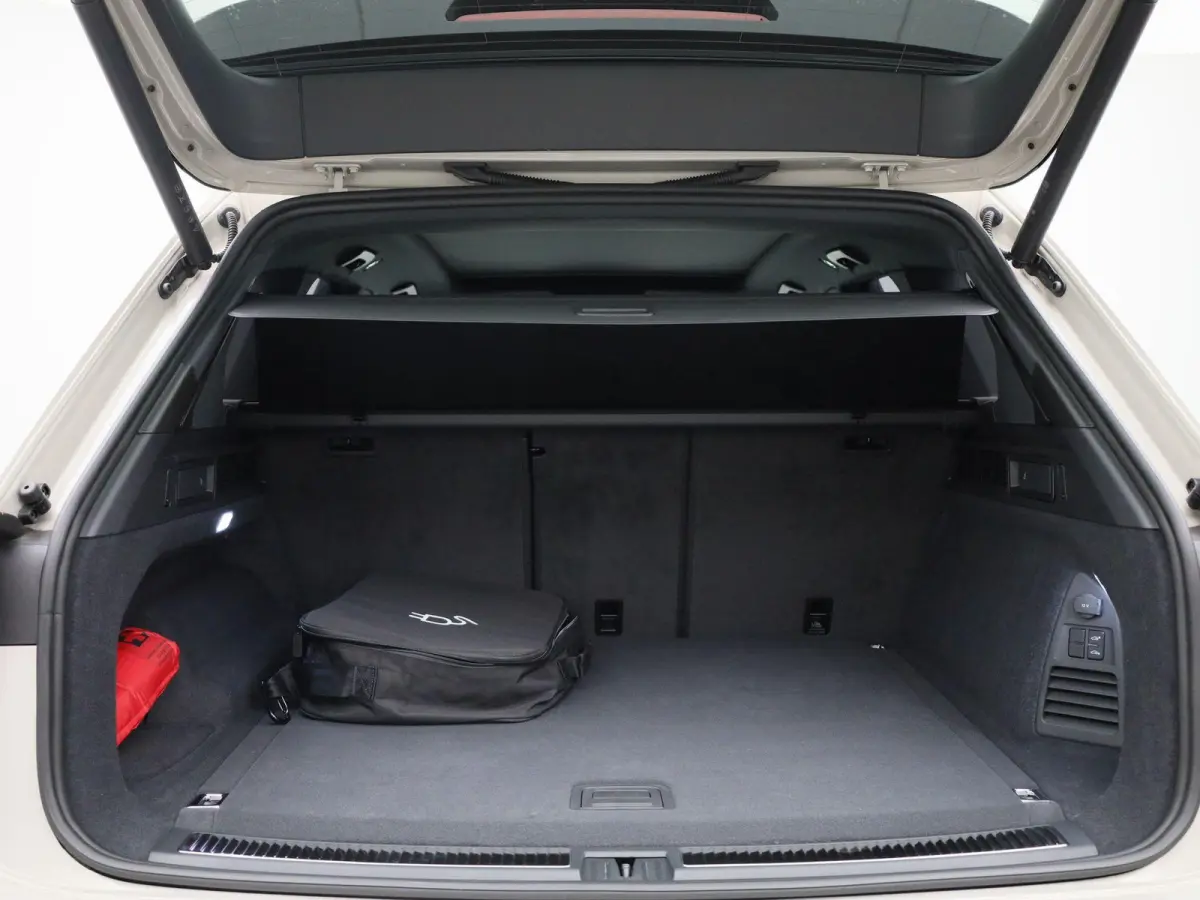 3.0 TSi eHybrid 4MOTION R Edition 462 PK| SoH 100% | V6 | Panoramadak | Leder Interieur | Luchtvering | Navigatie | Dodehoekdetectie | 360 Camera | Head-Updisplay | Stoelverwarming Voor & Ac