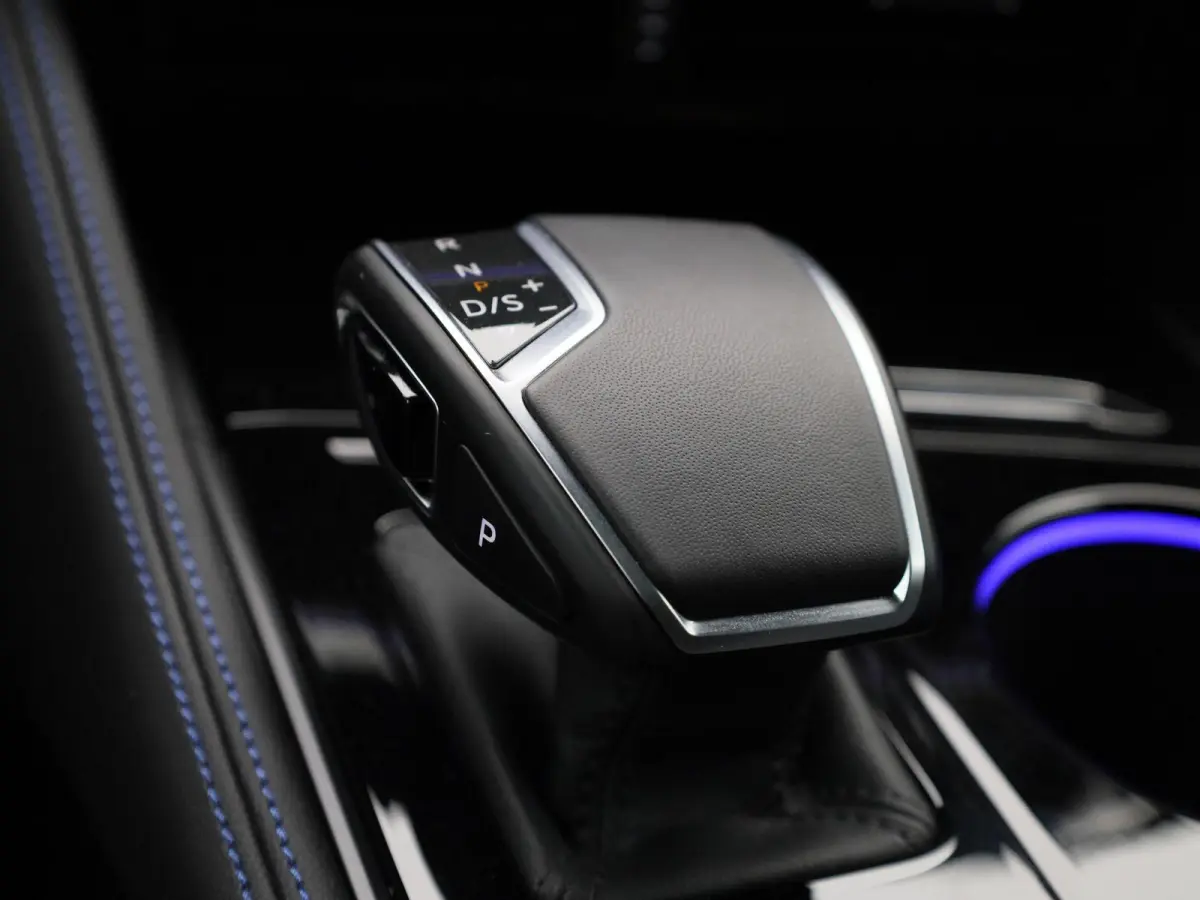 3.0 TSi eHybrid 4MOTION R Edition 462 PK| SoH 100% | V6 | Panoramadak | Leder Interieur | Luchtvering | Navigatie | Dodehoekdetectie | 360 Camera | Head-Updisplay | Stoelverwarming Voor & Ac