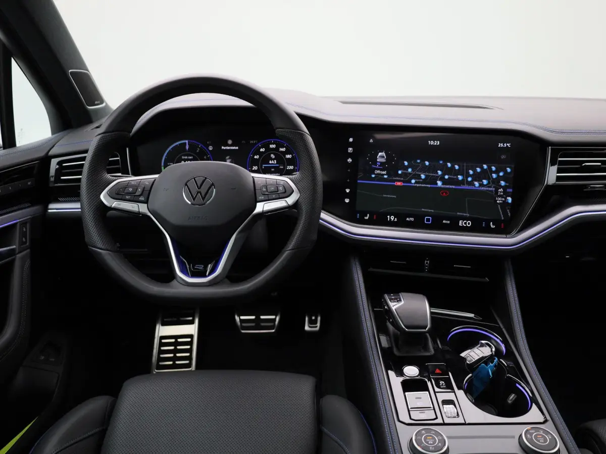 3.0 TSi eHybrid 4MOTION R Edition 462 PK| SoH 100% | V6 | Panoramadak | Leder Interieur | Luchtvering | Navigatie | Dodehoekdetectie | 360 Camera | Head-Updisplay | Stoelverwarming Voor & Ac
