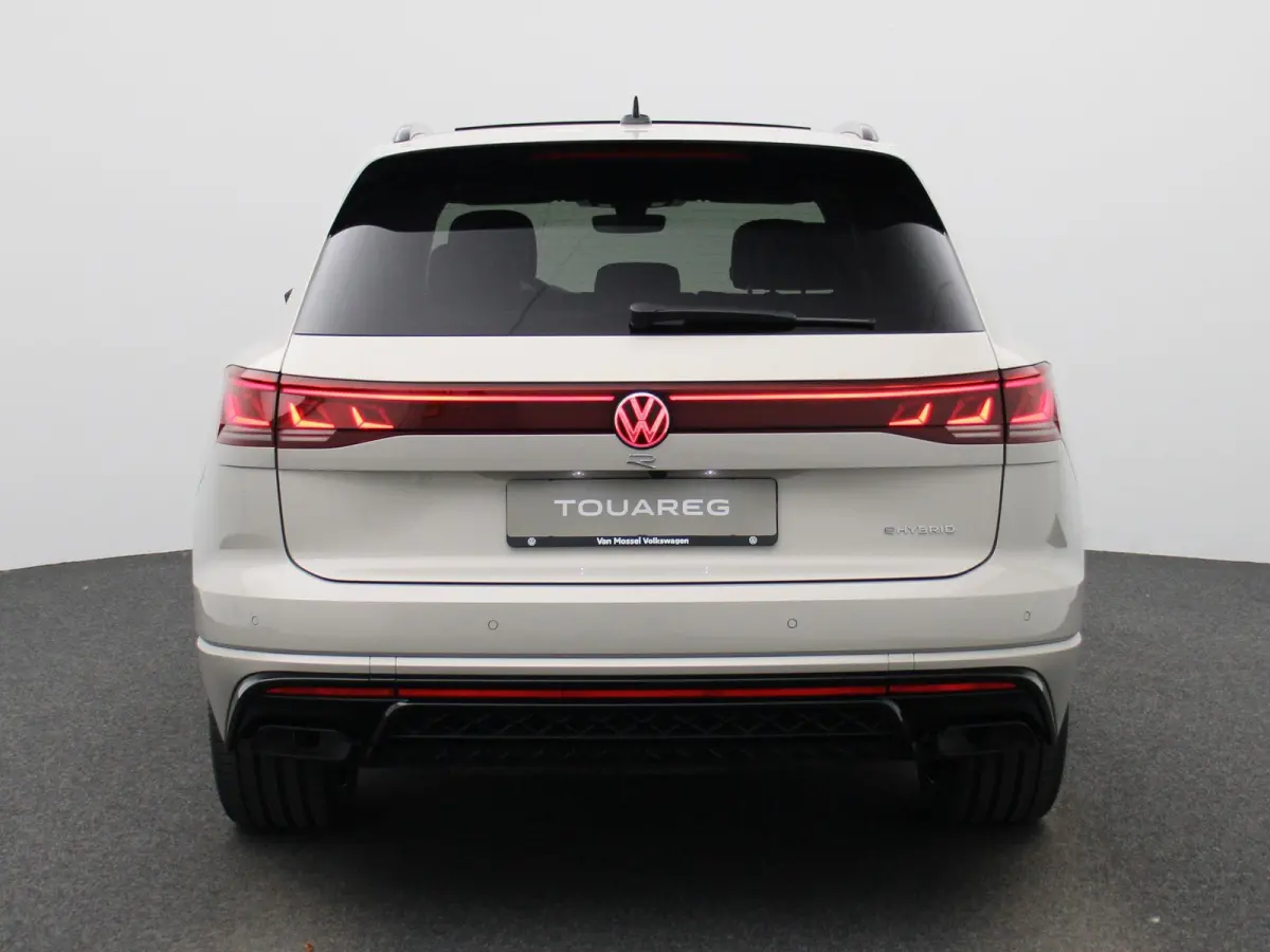 3.0 TSi eHybrid 4MOTION R Edition 462 PK| SoH 100% | V6 | Panoramadak | Leder Interieur | Luchtvering | Navigatie | Dodehoekdetectie | 360 Camera | Head-Updisplay | Stoelverwarming Voor & Ac