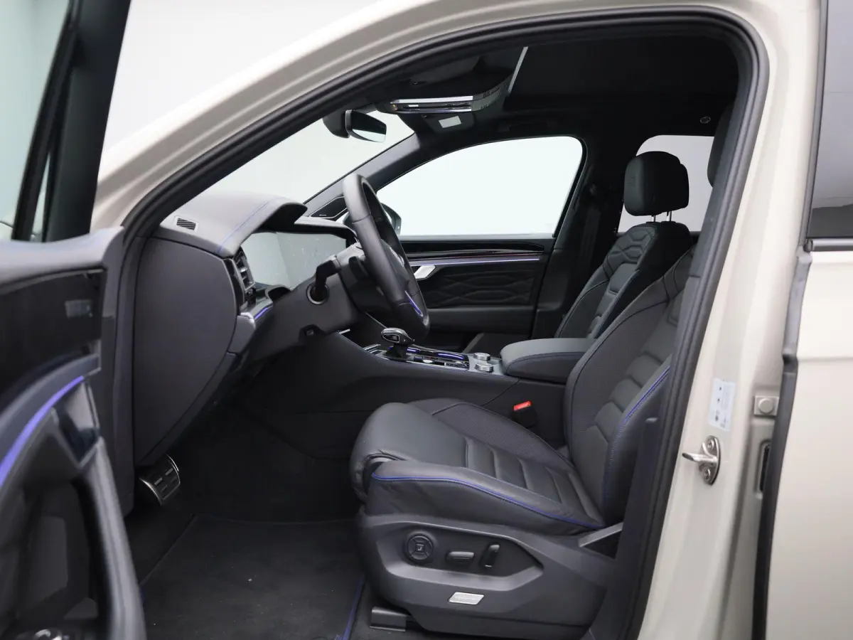3.0 TSi eHybrid 4MOTION R Edition 462 PK| SoH 100% | V6 | Panoramadak | Leder Interieur | Luchtvering | Navigatie | Dodehoekdetectie | 360 Camera | Head-Updisplay | Stoelverwarming Voor & Ac