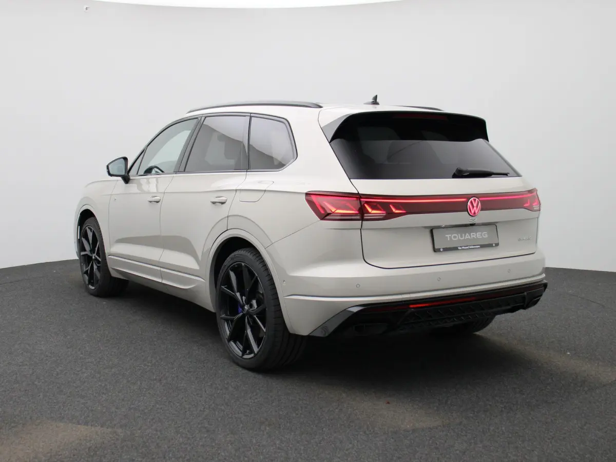 3.0 TSi eHybrid 4MOTION R Edition 462 PK| SoH 100% | V6 | Panoramadak | Leder Interieur | Luchtvering | Navigatie | Dodehoekdetectie | 360 Camera | Head-Updisplay | Stoelverwarming Voor & Ac