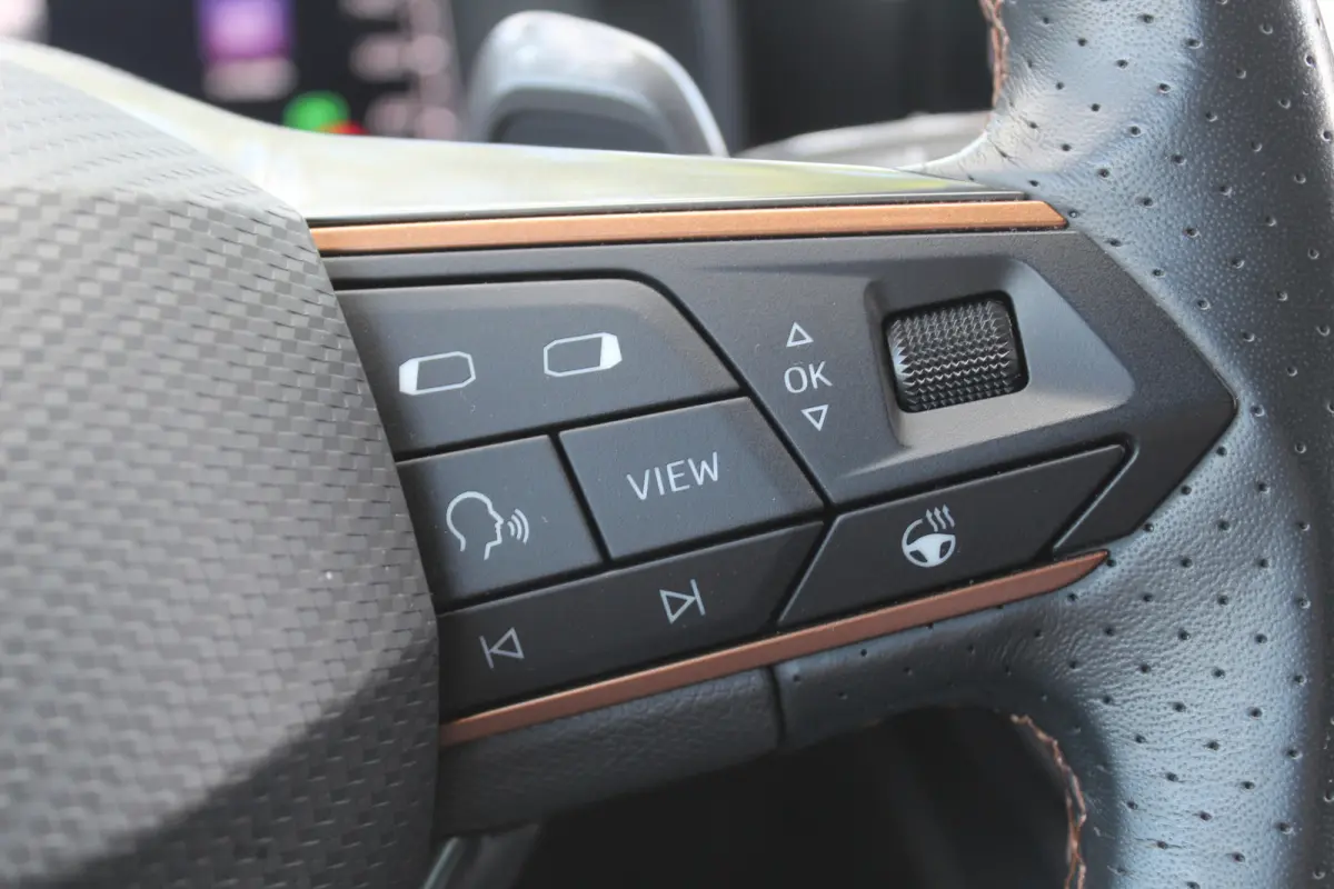 1.4 TSI e-Hybrid Essential Apple Carplay/Android Auto l Voorstoelen verwarmd l Keyless entry / start l stuur verwarmd