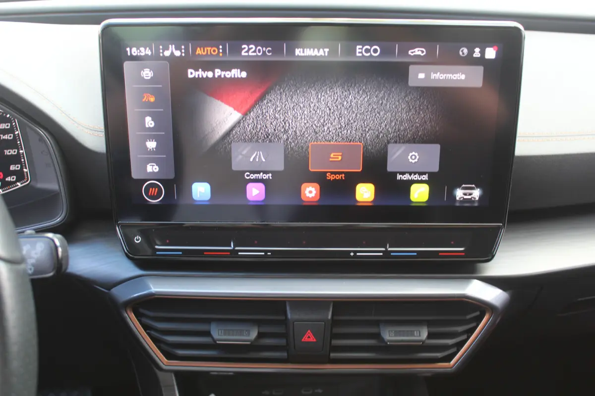 1.4 TSI e-Hybrid Essential Apple Carplay/Android Auto l Voorstoelen verwarmd l Keyless entry / start l stuur verwarmd