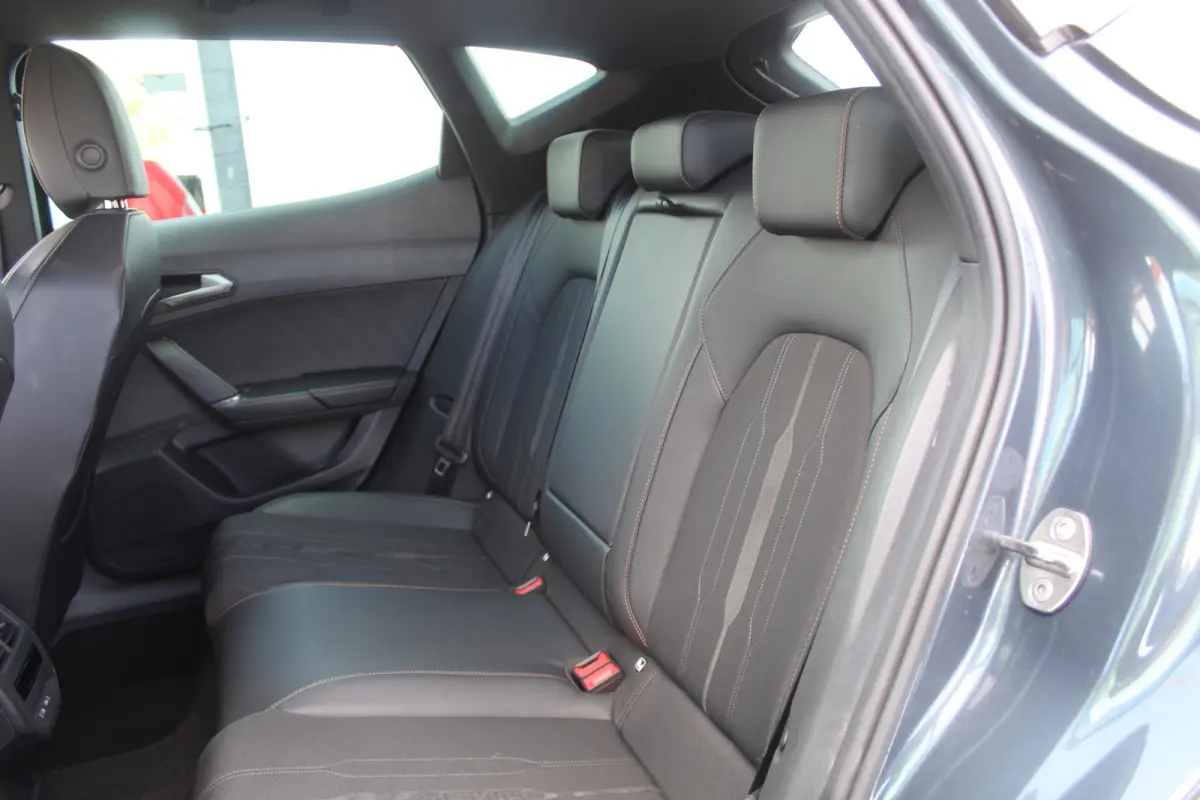 1.4 TSI e-Hybrid Essential Apple Carplay/Android Auto l Voorstoelen verwarmd l Keyless entry / start l stuur verwarmd