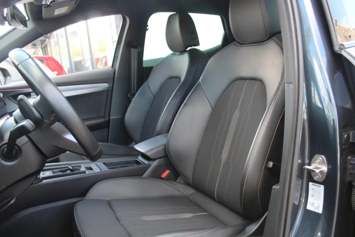 1.4 TSI e-Hybrid Essential Apple Carplay/Android Auto l Voorstoelen verwarmd l Keyless entry / start l stuur verwarmd