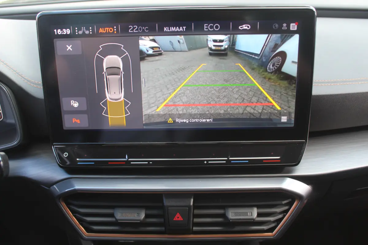 1.4 TSI e-Hybrid Essential Apple Carplay/Android Auto l Voorstoelen verwarmd l Keyless entry / start l stuur verwarmd