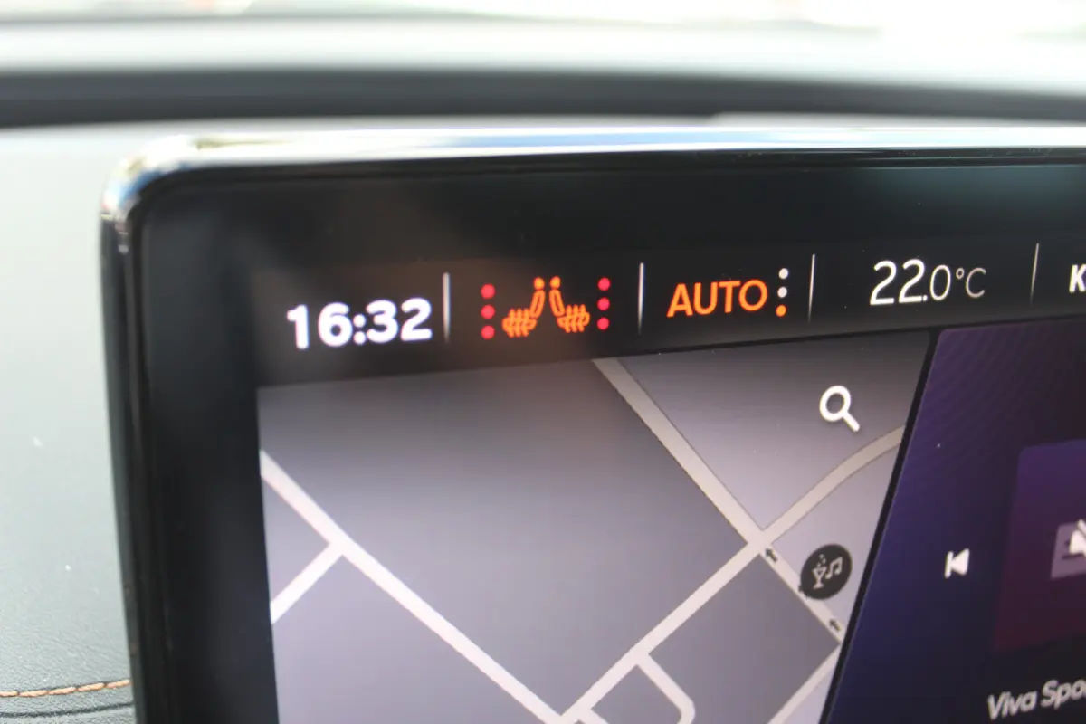 1.4 TSI e-Hybrid Essential Apple Carplay/Android Auto l Voorstoelen verwarmd l Keyless entry / start l stuur verwarmd