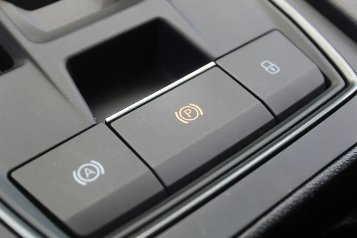 1.4 TSI e-Hybrid Essential Apple Carplay/Android Auto l Voorstoelen verwarmd l Keyless entry / start l stuur verwarmd