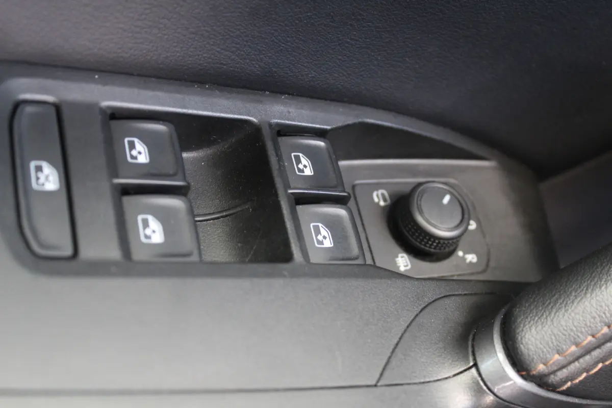 1.4 TSI e-Hybrid Essential Apple Carplay/Android Auto l Voorstoelen verwarmd l Keyless entry / start l stuur verwarmd