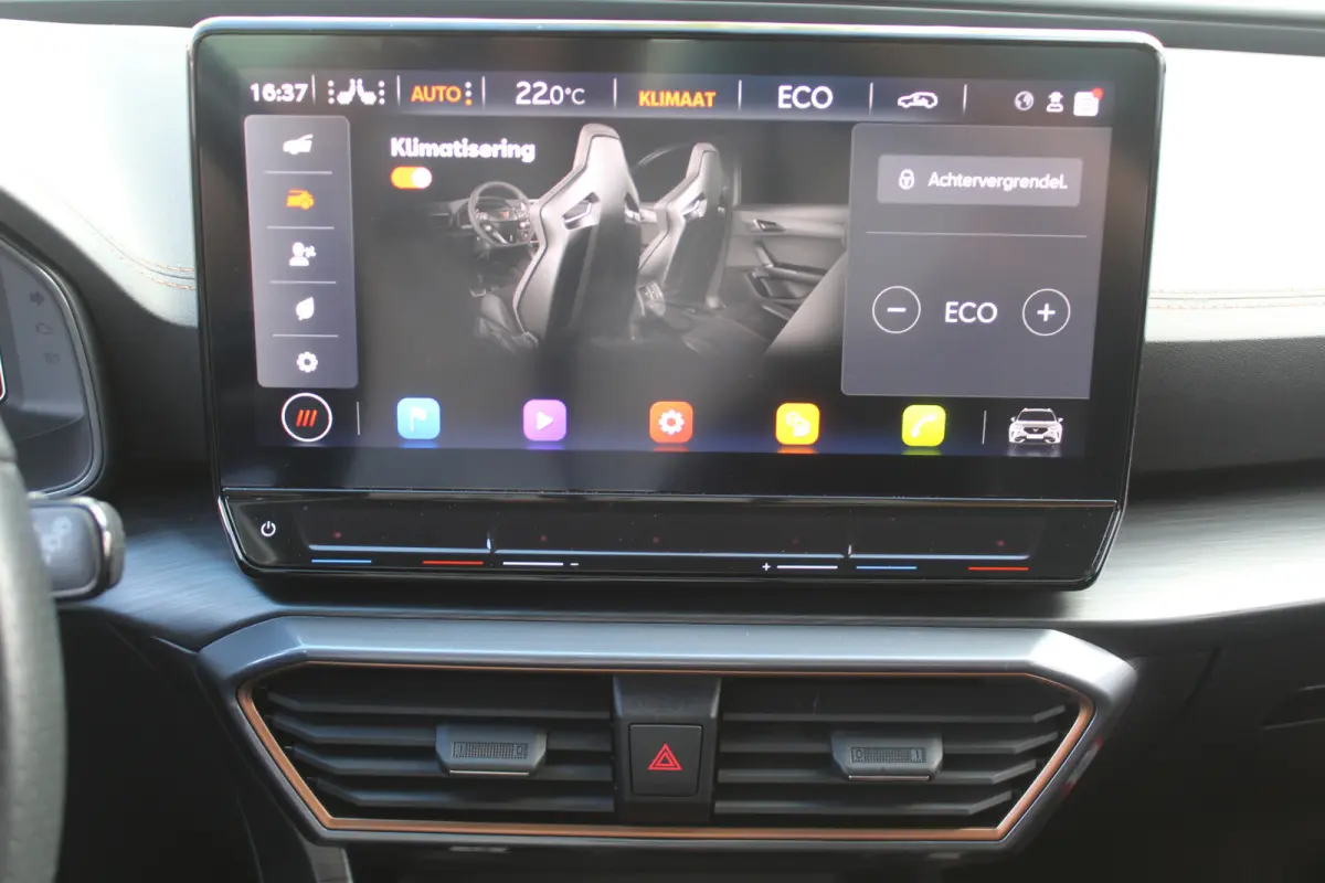 1.4 TSI e-Hybrid Essential Apple Carplay/Android Auto l Voorstoelen verwarmd l Keyless entry / start l stuur verwarmd