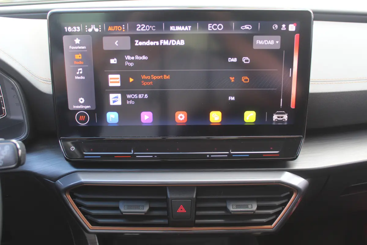 1.4 TSI e-Hybrid Essential Apple Carplay/Android Auto l Voorstoelen verwarmd l Keyless entry / start l stuur verwarmd