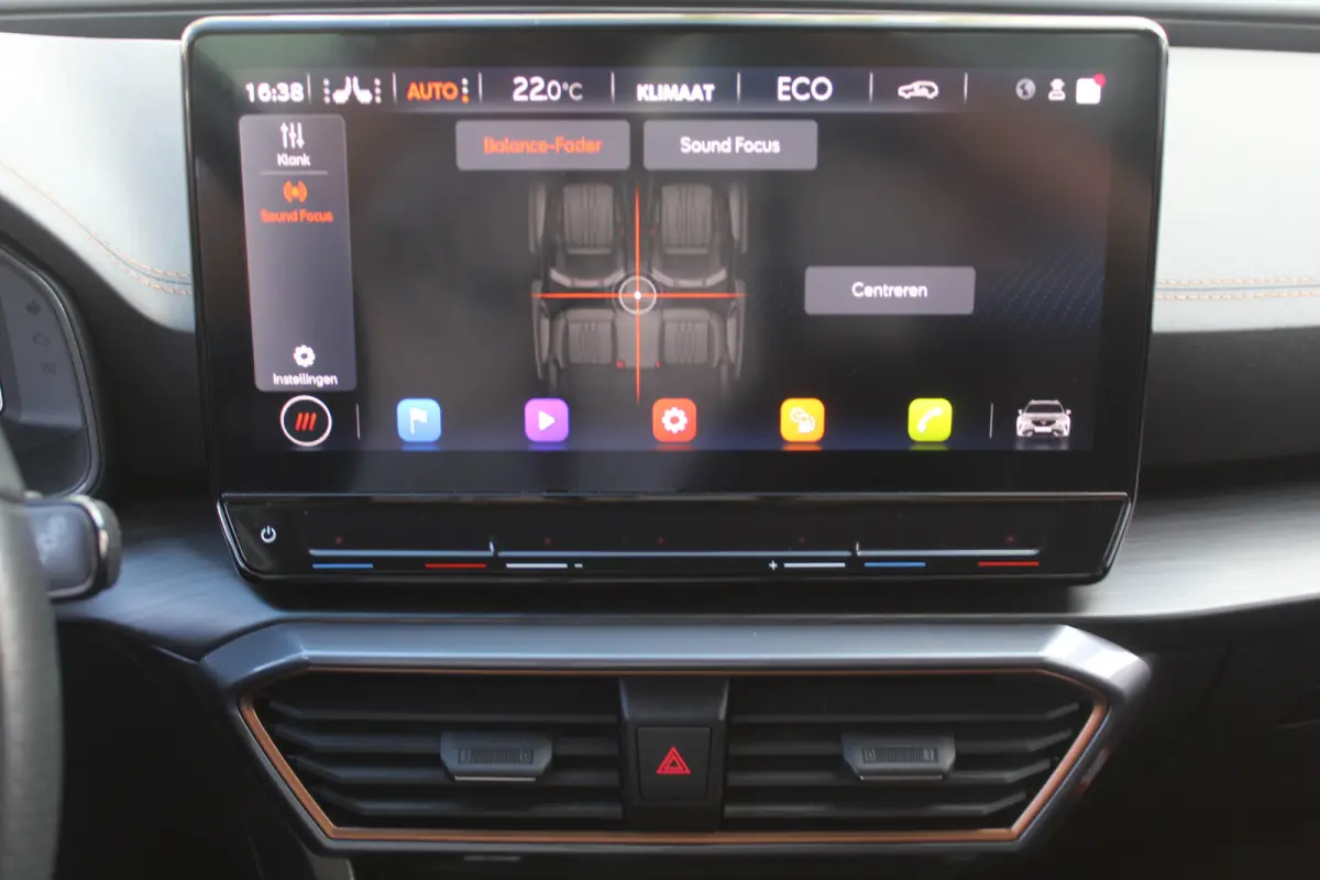 1.4 TSI e-Hybrid Essential Apple Carplay/Android Auto l Voorstoelen verwarmd l Keyless entry / start l stuur verwarmd