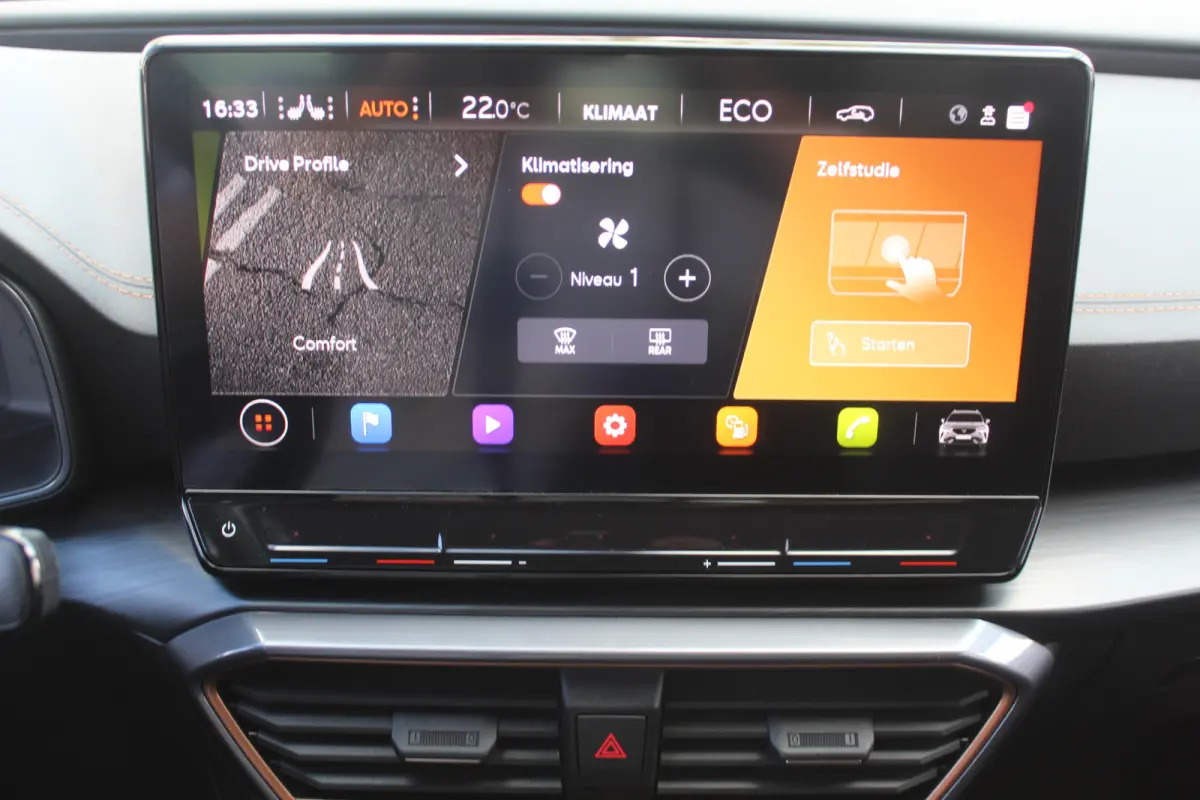 1.4 TSI e-Hybrid Essential Apple Carplay/Android Auto l Voorstoelen verwarmd l Keyless entry / start l stuur verwarmd