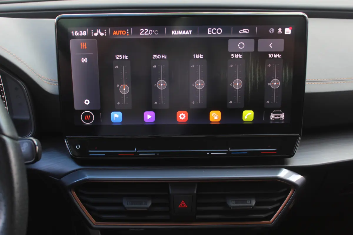 1.4 TSI e-Hybrid Essential Apple Carplay/Android Auto l Voorstoelen verwarmd l Keyless entry / start l stuur verwarmd
